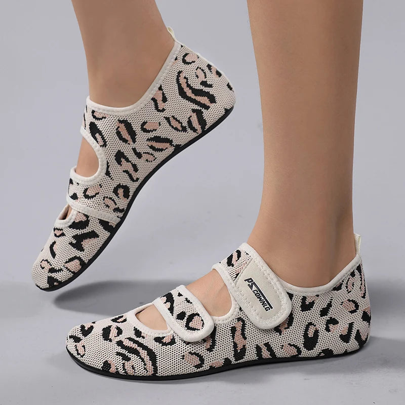 Quick Drying Water Shoes Non-Slip Breathable Summer Aqua Beach Sandal Flat Shoe Seaside Slipper For Women Creek Shoes Yoga